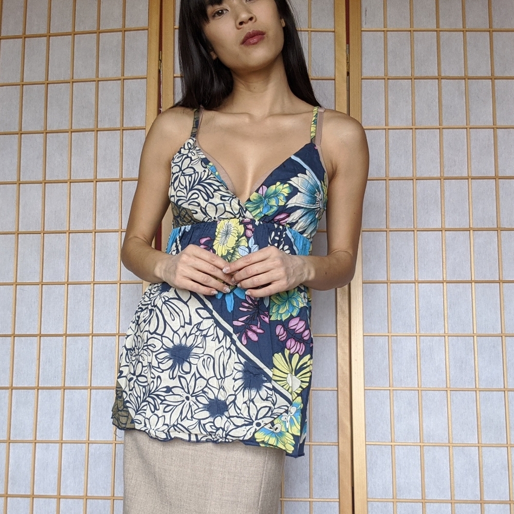 🛍 Tropical floral print tank with tie in back